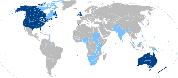 ██ Länner vun der Welt, an deenen Englesch als Amtssprooch oder als National- a Verkéierssprooch geschwat gëtt: Brittesch Inselen inkl. Kanalinselen, USA, Kanada, Australien, Neiséiland, Jamaika grad ewéi déi Gebidder, déi vum Vereenegte Kinnekräich ofhänken: Bermuda, Falklandinselen, Gibraltar, Saint Helena, Ascension an Tristan da Cunha – Ausnamen: am Québec (ëstlecht Kanada) ass Franséisch d'Amts- an d'Nationalsprooch an an Nunavut ginn haaptsächlech d'Sprooche vun den Urawunner geschwat. ██ Länner, an deenen Englesch just als Niewesprooch Amtssprooch ass