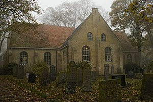 4. De Sint-Nicolaaskerk en begraafplaats op Vlieland. Fotograaf:Theodoor Schipper.