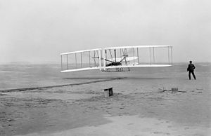 Райт къарнашланы Wright Flyer аппаратларыны биринчи джетишимли учханы