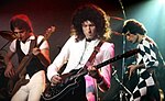 John Deacon, Brian May et Freddie Mercury en concert en 1978.