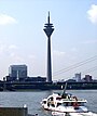 Düsseldorfer Rheinufer mit Rheinturm