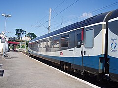 Train Interloire au quai latéral en gare du Croisic.