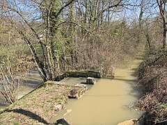 Déversoir en amont du lavoir.