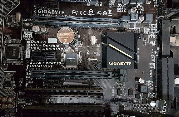 בלוח אם מודרני זה של חברת GIGABYTE ניתן לראות את רכיב ה-PCH (מלבן מכוסה) שהחליף את תפקידי הגשר הדרומי, בעוד שתפקידי הגשר הצפוני עברו למעבד.