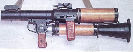 RPG-7D (D für „Desantnik“ (russisch – Fallschirmjäger)) konnte für Sprung in zwei Teile zerlegt werden. Diese Waffe wurde nur von der NVA verwendet