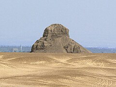 Piramido de Amenemhat la 3-a en Dahŝuro.