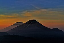 Gunung Sindoro sore hari