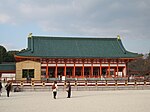 Rekonstruksi bangunan Daigokuden Istana Heian di Heian Jingū, Kyoto.