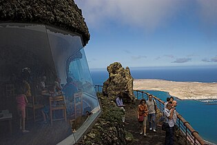 Mirador del Río mit La Graciosa im Hintergrund