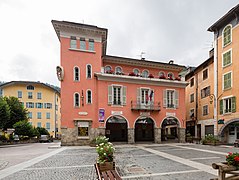 La mairie, place de l'Église.