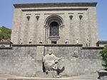 Façade principale du Matenadaran.