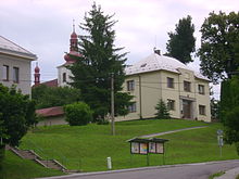 Javornice-RK-obecní-úřad-kostel-sv-Jiří-2012a.jpg