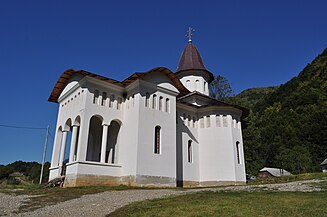 Biserica ortodoxă nouă de la schitul Sub Piatră, construită în 1996