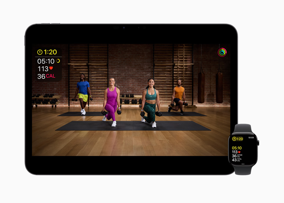 iPad Air e Apple Watch mostrando o programa Strength, Endurance, and Agility for Pickleball no Apple Fitness Plus.