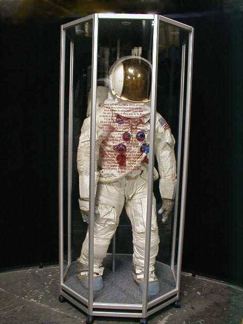 apollo_emu_spacesuit