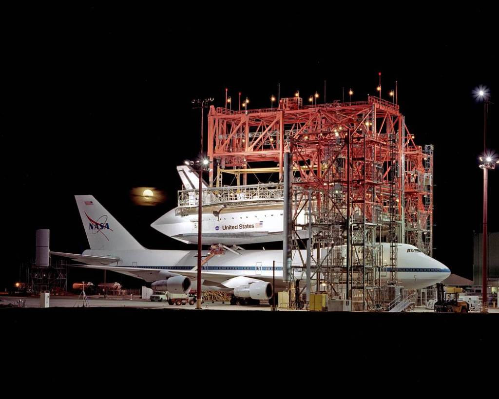 STS-111 Endeavour Receives Post-Flight Servicing in the Mate-Demate Device