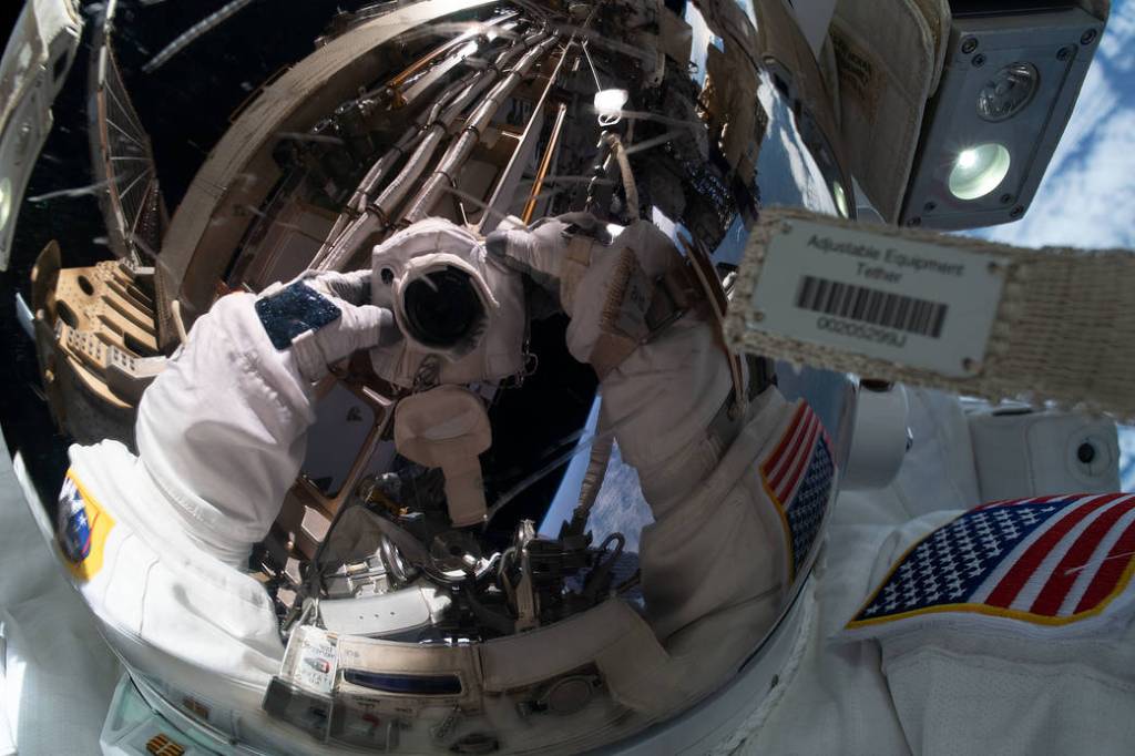 NASA astronaut Jessica Meir takes an out-of-this-world "space-selfie"