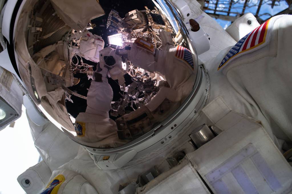 Spacewalker Andrew Morgan takes an out-of-this-world "space-selfie"