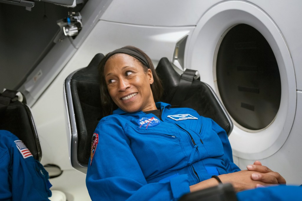 NASA astronaut and SpaceX Crew-8 Mission Specialist Jeanette Epps participates in preflight mission training at SpaceX headquarters in Hawthorne, California. Credit: SpaceX